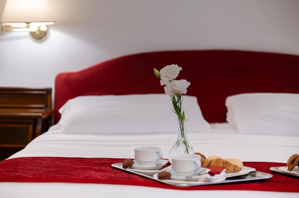 Postel nebo postele na pokoji v ubytování Hotel Hannover