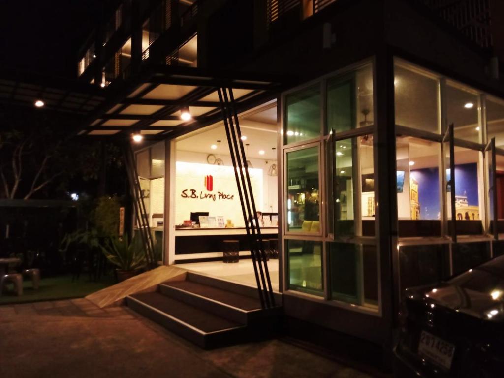 SB Living Place Hotel Phuket Town - Resim 10