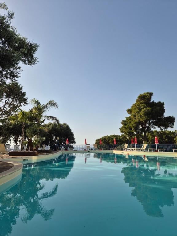 Bazén v ubytování Hotel Guardacosta nebo v jeho okolí