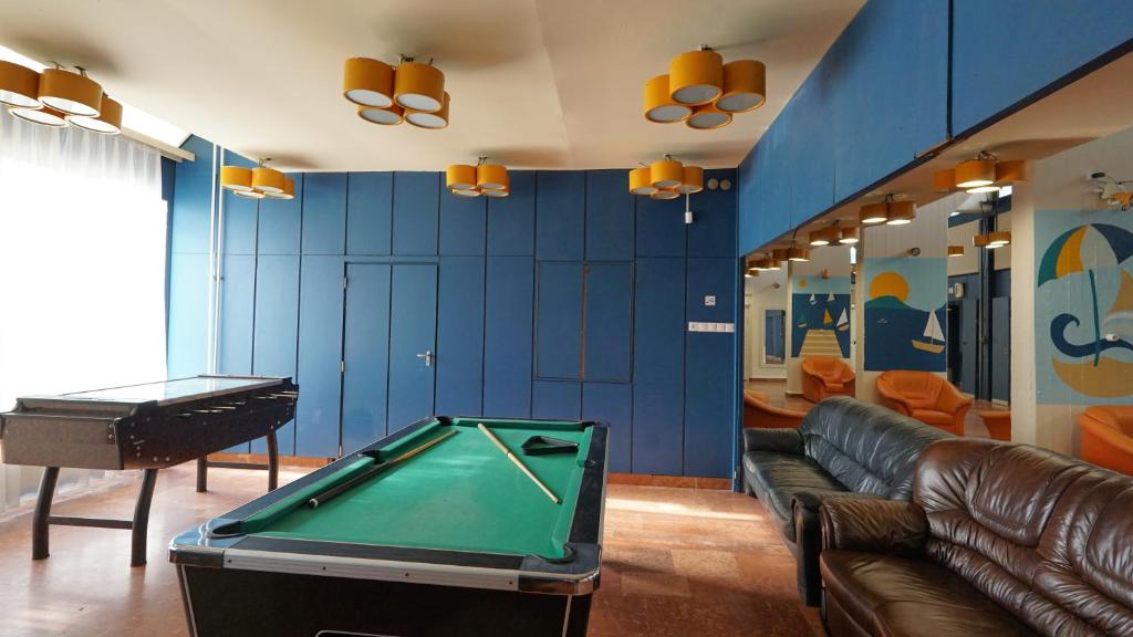 Biliár nebo kulečník v ubytování Plazs Hotel Siófok