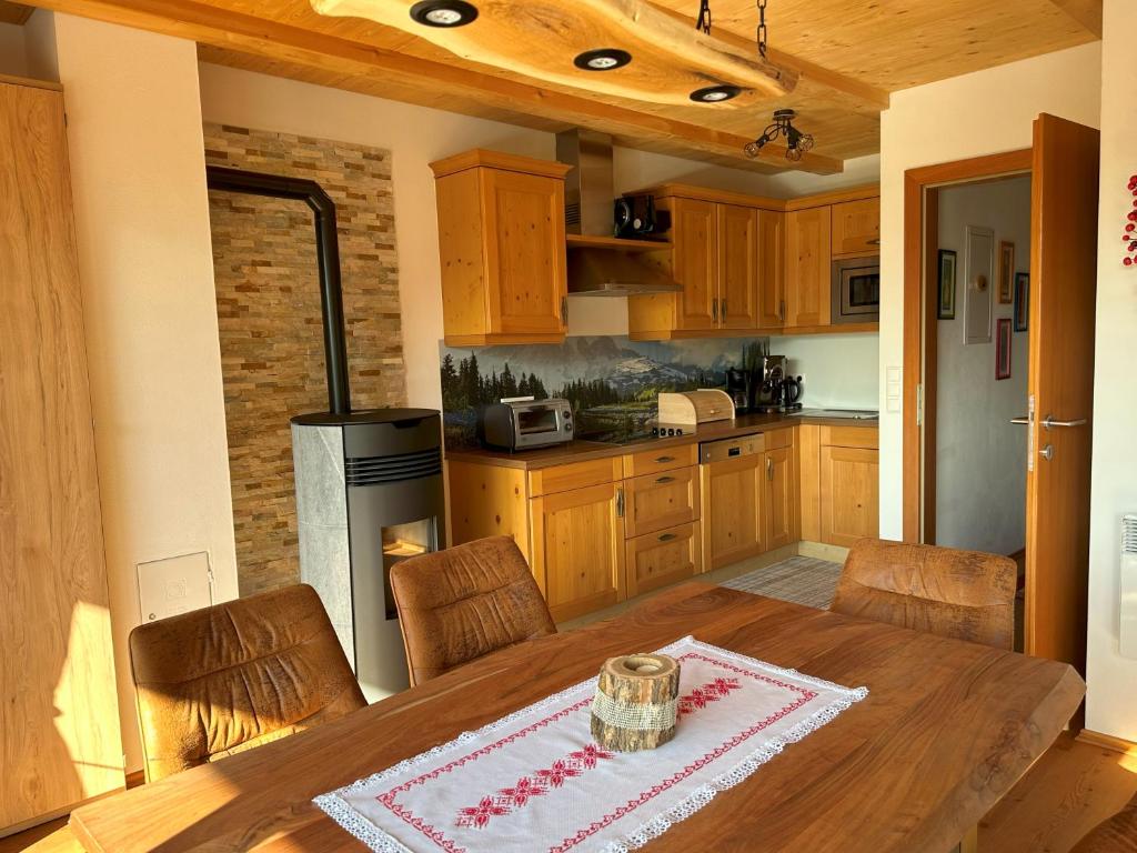 Kuchyň nebo kuchyňský kout v ubytování SKI-TO-DOOR Sonnwiese