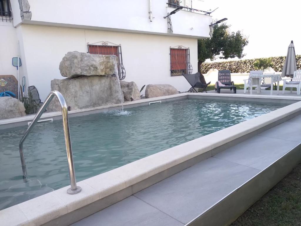 Bazén v ubytovaní Villa Miriade B&b alebo v jeho blízkosti