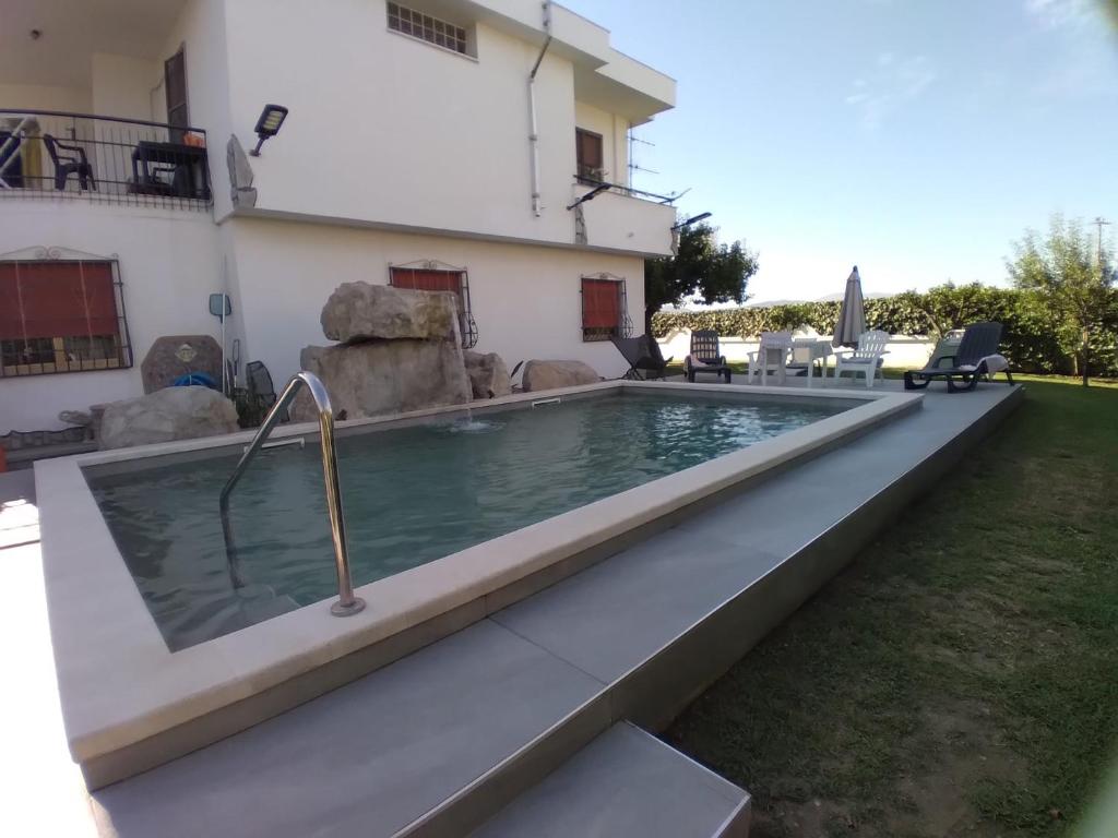 Bazén v ubytovaní Villa Miriade B&b alebo v jeho blízkosti