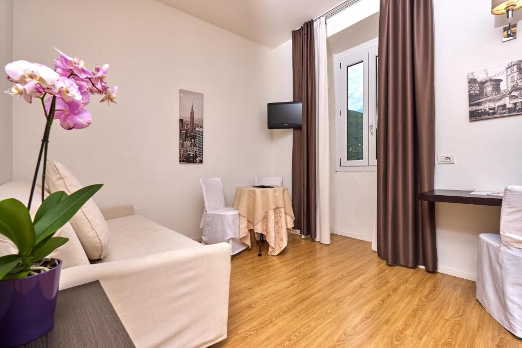 TV a/nebo společenská místnost v ubytování Hotel Geier