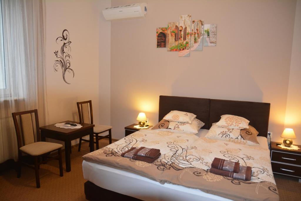 Astra Apartments - 3