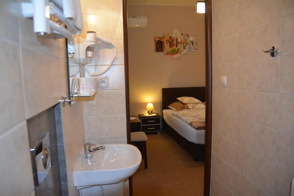 Astra Apartments - 5