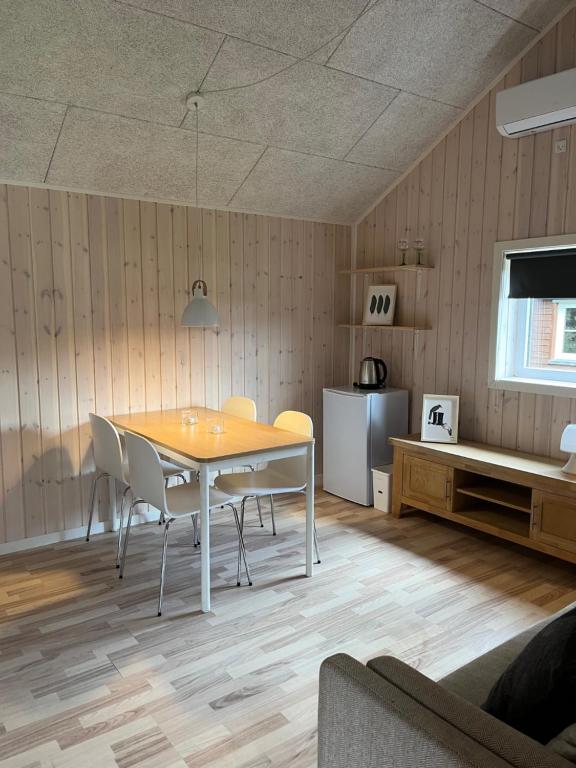 Kuchyň nebo kuchyňský kout v ubytování Holme Å Camping & Cottages