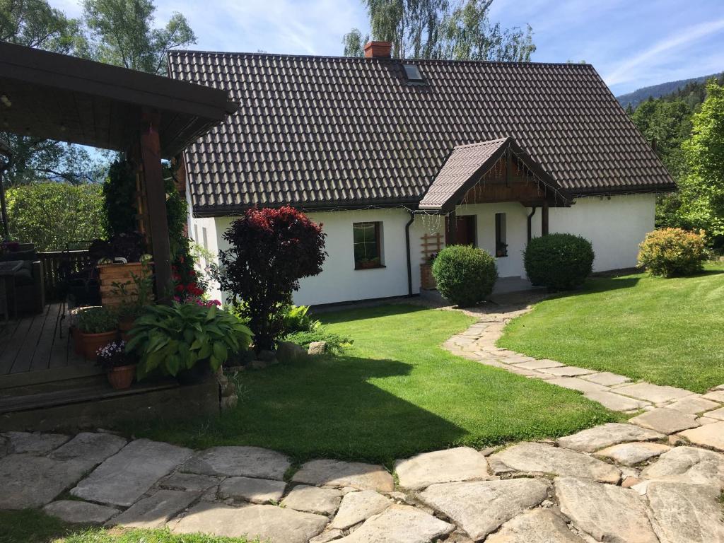 Vonkajšia záhrada v ubytovaní Agroturystyka Ostoja