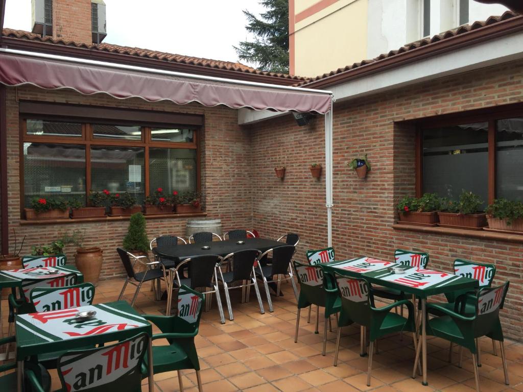 Reštaurácia alebo iné gastronomické zariadenie v ubytovaní Hostal Restaurant Jose Luis