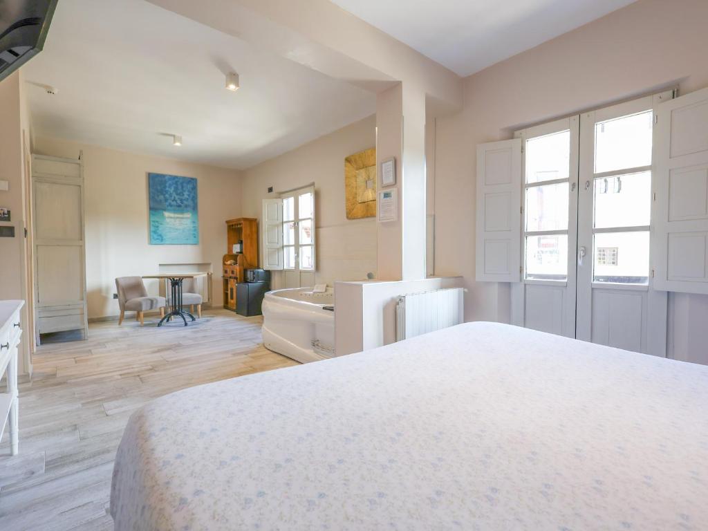Akla Suites con Jacuzzi Santillana - imagen 3