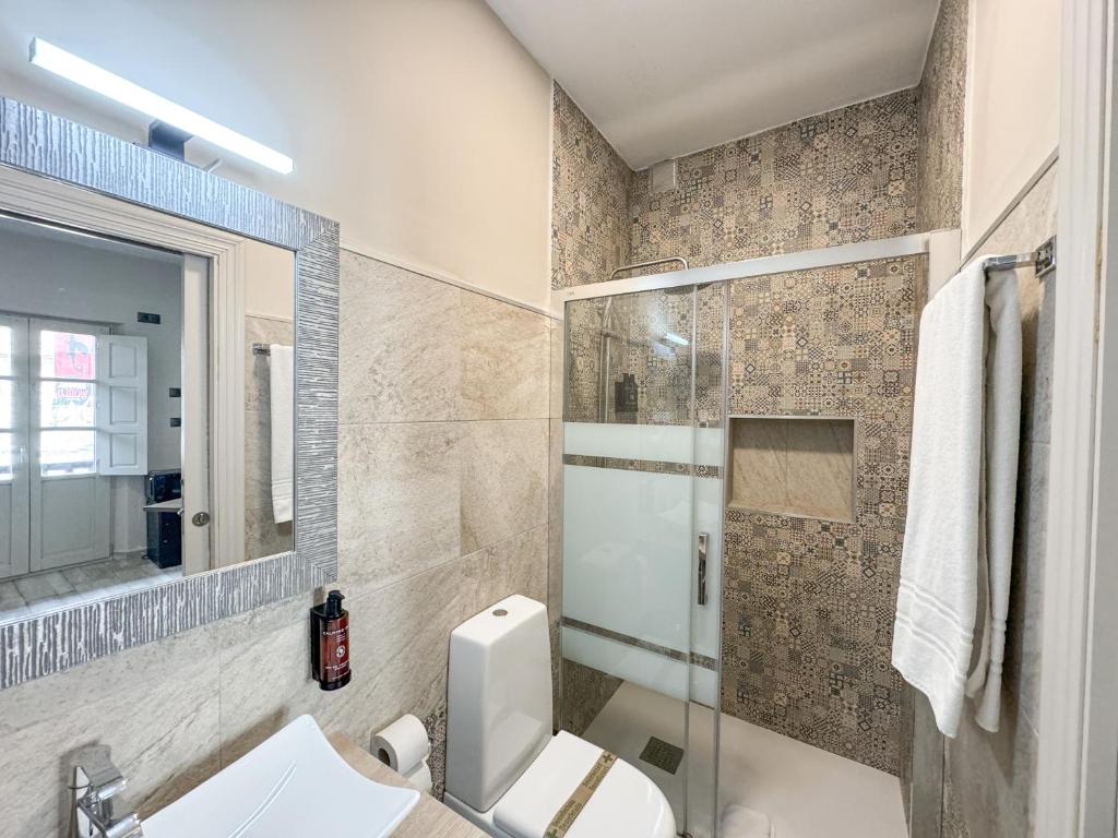 Koupelna v ubytování Akla Suites con Jacuzzi Santillana