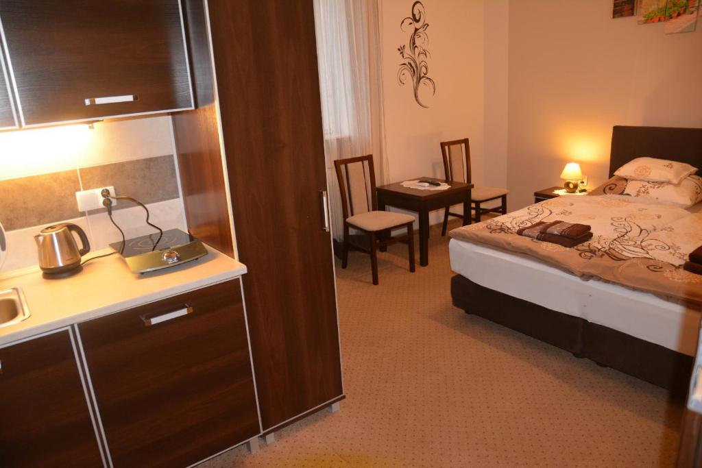 Astra Apartments - 9