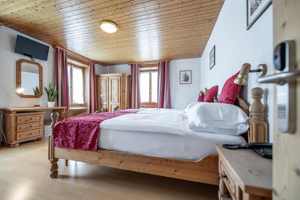 Hotel Vorab - Kulinarische Vielfalt - Habitación Triple Estándar