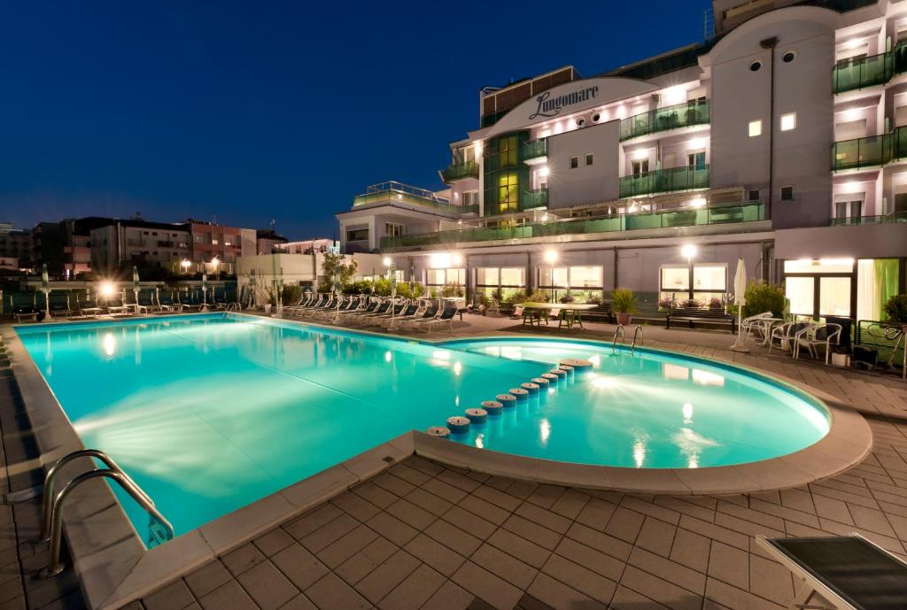 Bazén v ubytování Hotel Lungomare nebo v jeho okolí