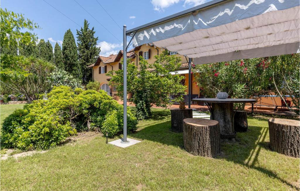 Ogród w obiekcie Gorgeous Home In Massarosa -Lu-
