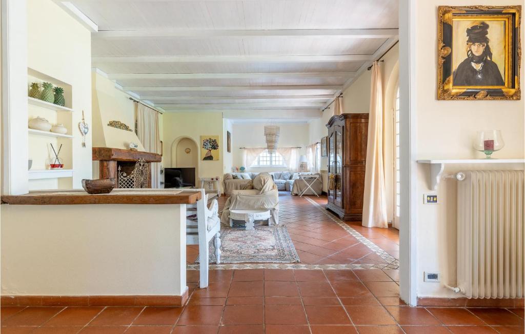 Kuchnia lub aneks kuchenny w obiekcie Gorgeous Home In Massarosa -Lu-