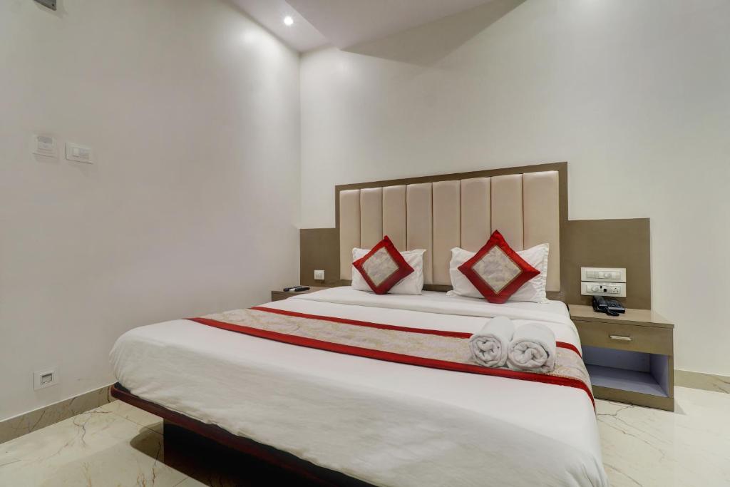 Postel nebo postele na pokoji v ubytování Hotel A K Fort Inn