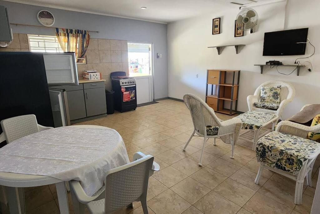 Η κουζίνα ή μικρή κουζίνα στο Veeris Apartments