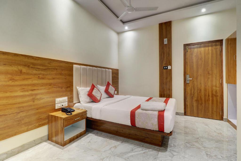 Postel nebo postele na pokoji v ubytování Hotel A K Fort Inn