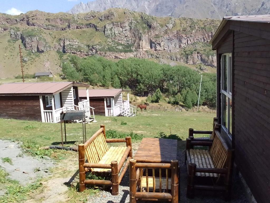 Nespecifikovaný výhled na hory nebo výhled na hory při pohledu z chaty