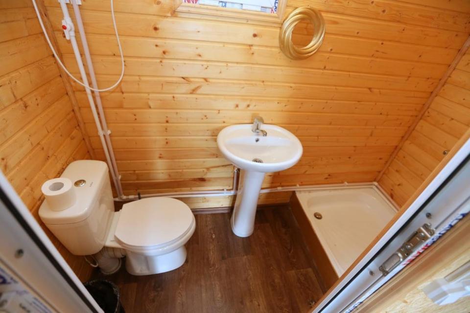 Koupelna v ubytování Forest Cabins