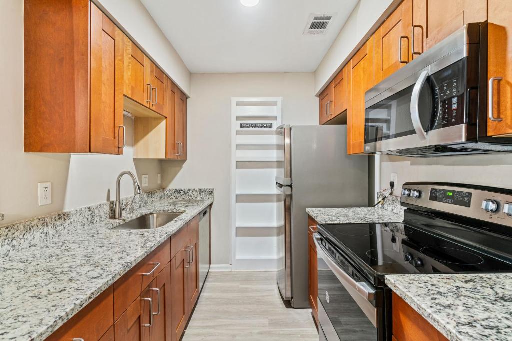 Kuchyň nebo kuchyňský kout v ubytování 1 - Brand New Luxury 1Bdr,1Bath in Atlanta GA