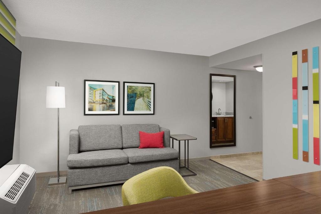 Hampton Inn & Suites Orlando North Altamonte Springs - King Studio - Audição Acessível
