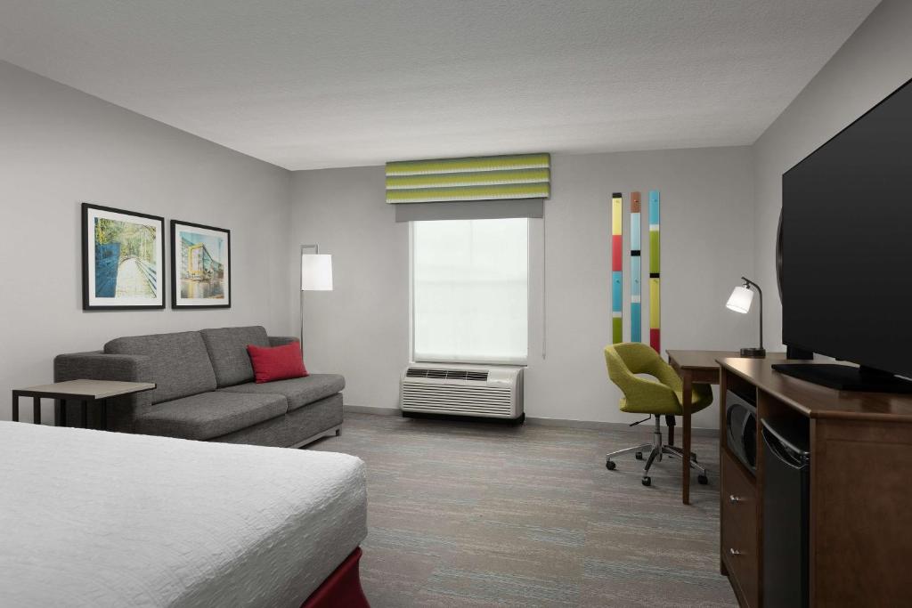 Hampton Inn & Suites Orlando North Altamonte Springs - Quarto Rei Com Sofá -cama - Não Fumante