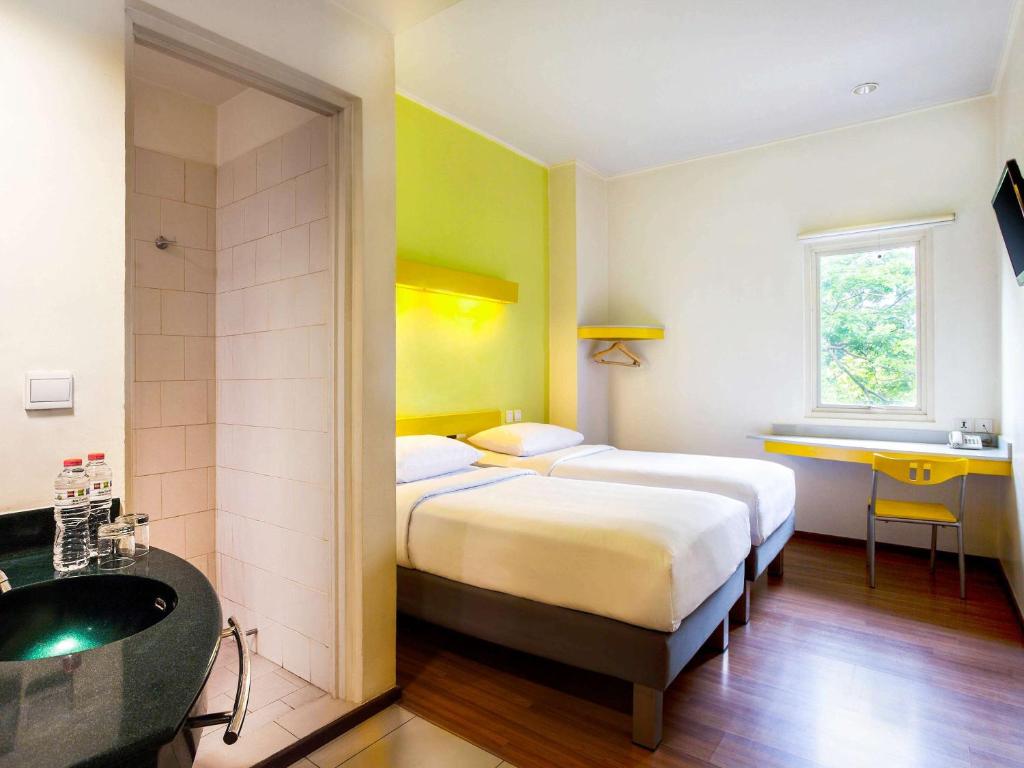 Postel nebo postele na pokoji v ubytování Ibis Budget Jakarta Menteng
