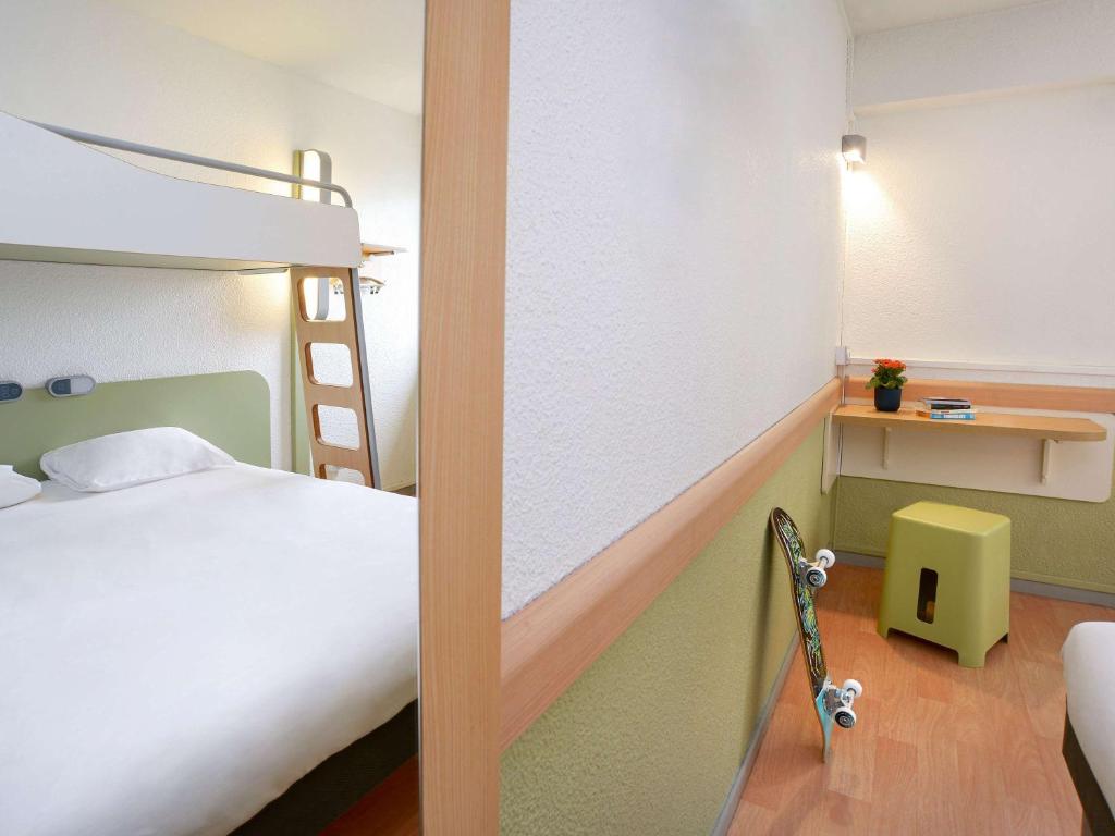 Postel nebo postele na pokoji v ubytování ibis budget Toulouse Centre Gare