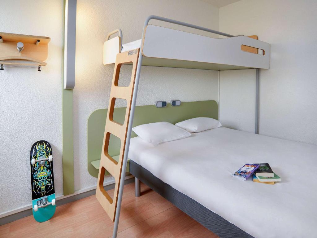 Postel nebo postele na pokoji v ubytování ibis budget Toulouse Centre Gare