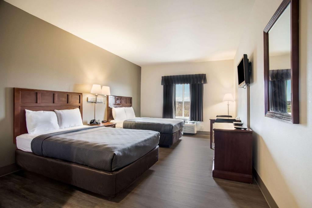 Postel nebo postele na pokoji v ubytování Econo Lodge