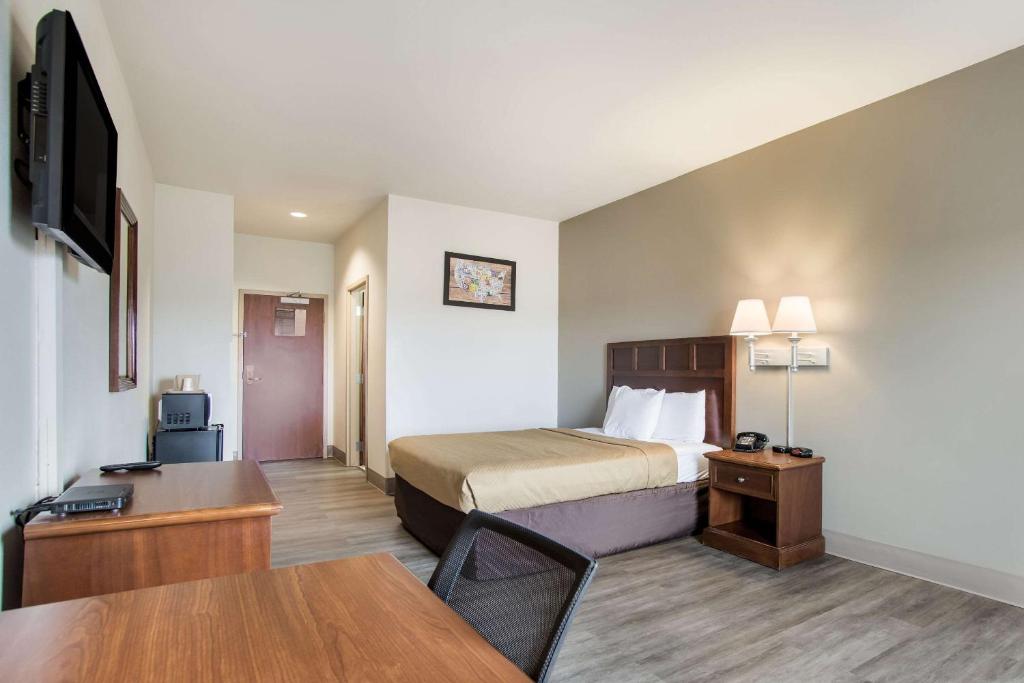 Postel nebo postele na pokoji v ubytování Econo Lodge