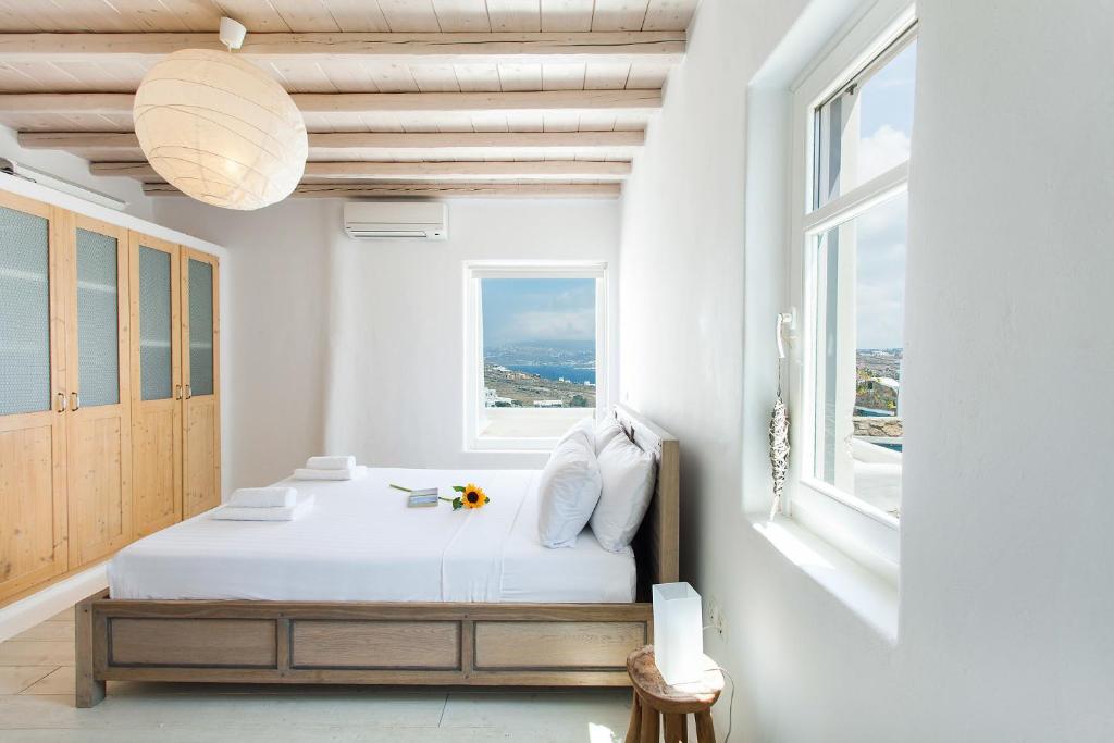 Łóżko lub łóżka w pokoju w obiekcie Villa Jasper by Mykonos Stays