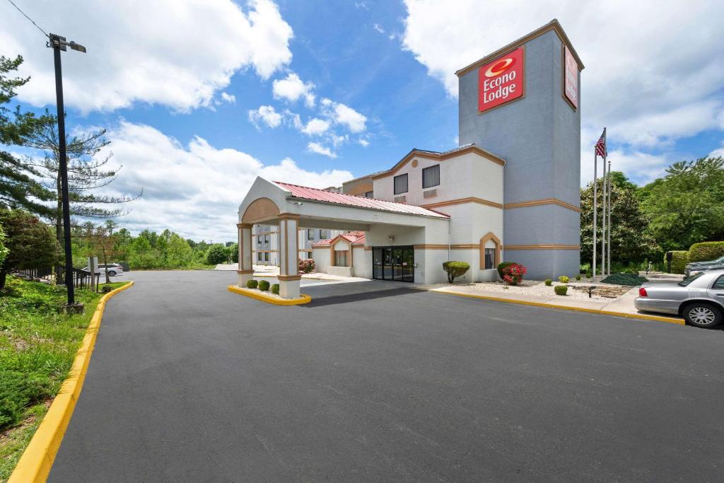 una rappresentazione di un distributore di gas mobile di Econo Lodge London North a London