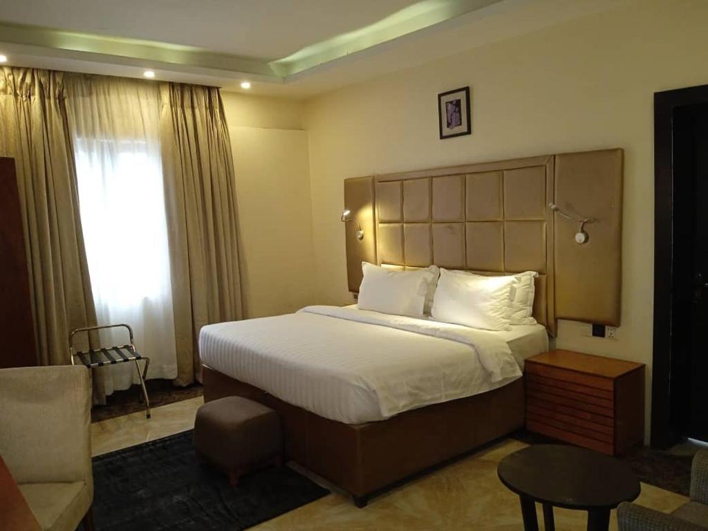Postel nebo postele na pokoji v ubytování Mulligan Hotel