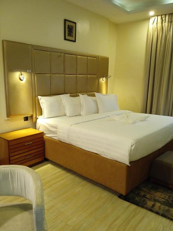 Postel nebo postele na pokoji v ubytování Mulligan Hotel