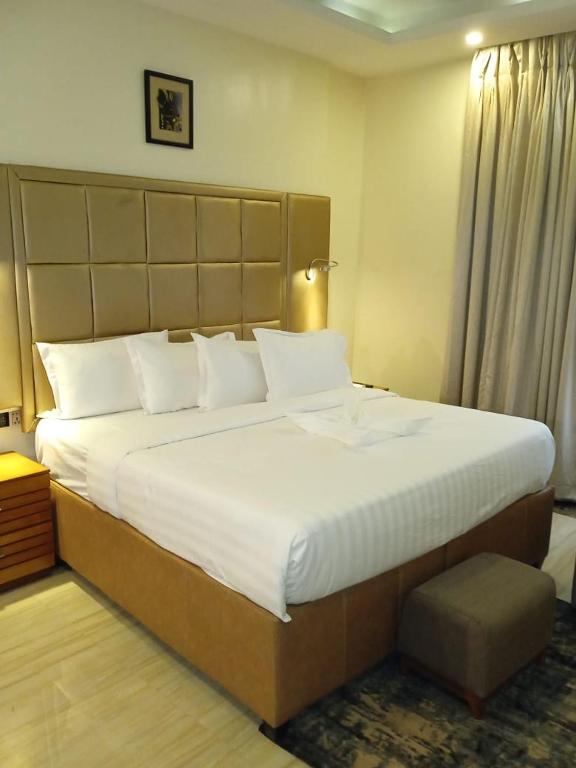 Postel nebo postele na pokoji v ubytování Mulligan Hotel