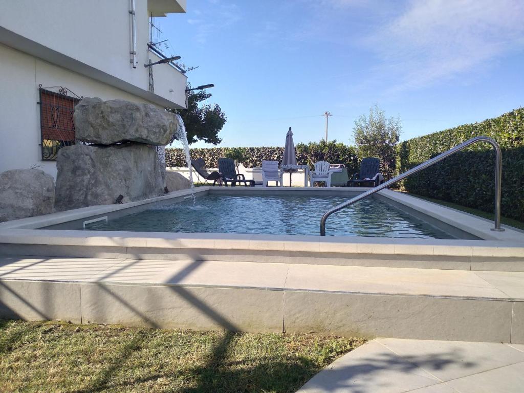Bazén v ubytovaní Villa Miriade B&b alebo v jeho blízkosti