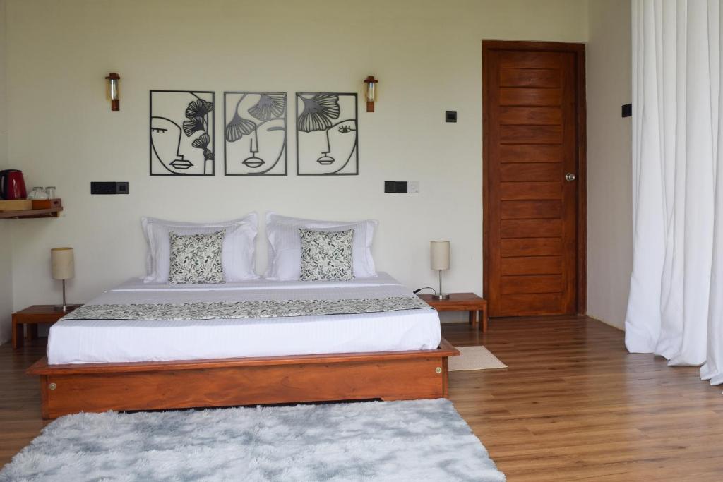 Postel nebo postele na pokoji v ubytování Paarvie Sigiriya
