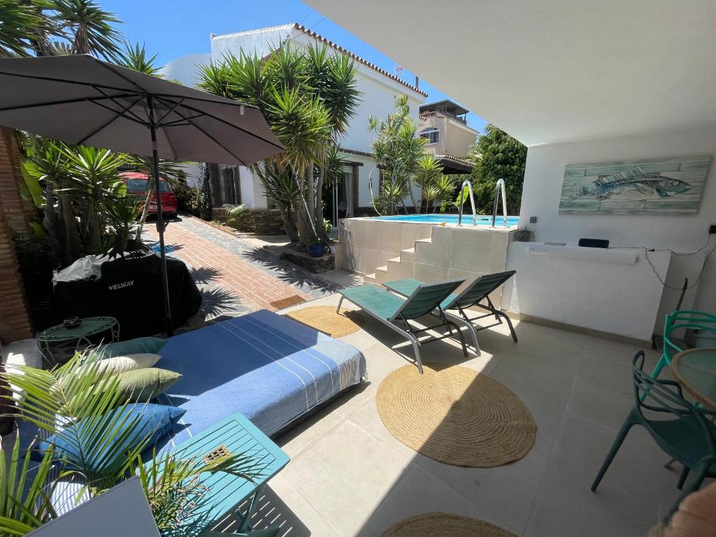 Posedenie v ubytovaní Villa a 100 metros de la playa