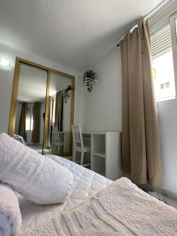A bed or beds in a room at Hotel Avenida