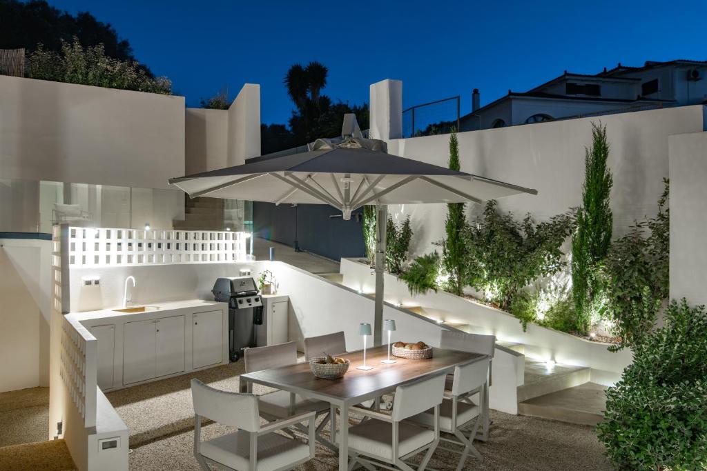 Balkón nebo terasa v ubytování Ventus Villa - A Luxury Sea View Retreat in Akrotiri