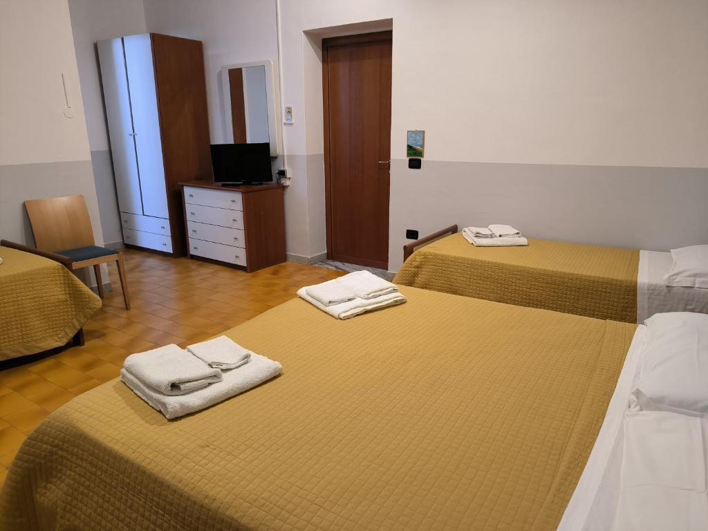 Postel nebo postele na pokoji v ubytování Hotel 4 Lampioni