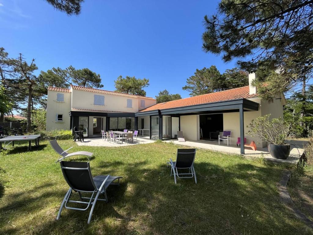 Photo de la galerie de l'établissement Maison Familiale à 500m des Plages, Jardin, Parking, Evadez-vous! - FR-1-324A-17, à Saint-Jean-de-Monts
