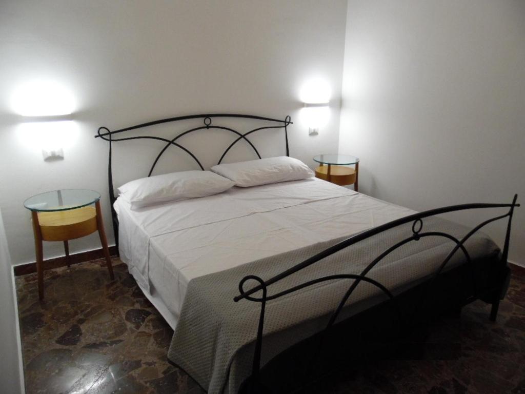 A bed or beds in a room at Casa Aurora