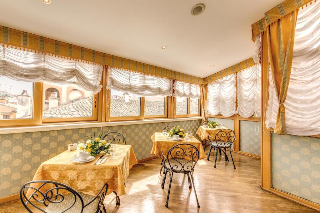 Hotel La Lumiere Di Piazza Di Spagna - Resim 39