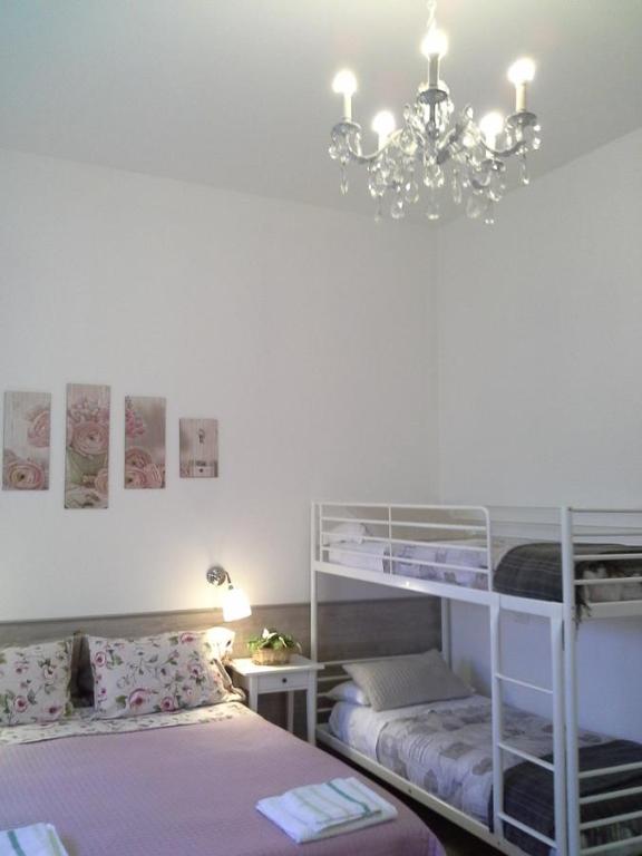 a bedroom with two bunk beds and a chandelier at B&B Le Betulle in Cardano al Campo