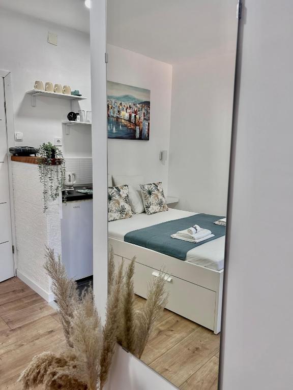 Studio apartments RAFAEL - 4 minutes to the beach