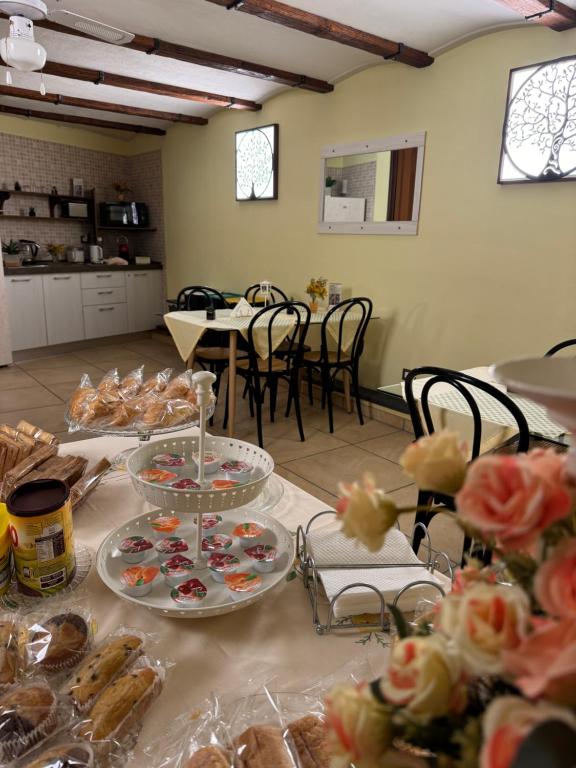 Jedlo v ubytovaní bed & breakfast alebo blízkom okolí